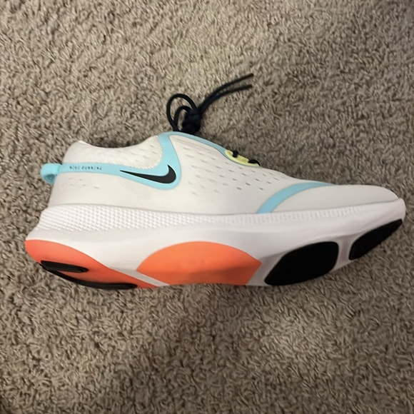 NIB NEVER WORN!!! Nike running shoes - Picture 2 of 4